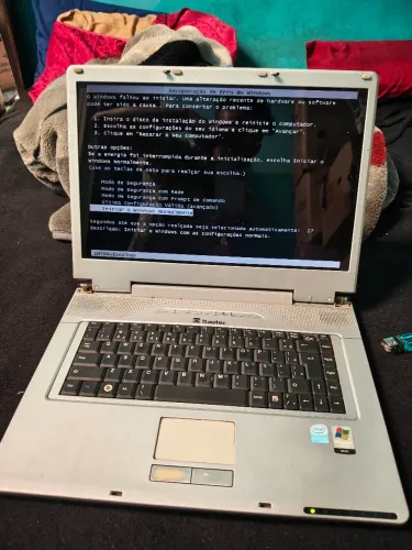 Notebook Itautec para concerto ou retirada de peças