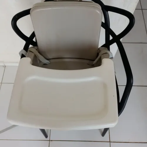 Cadeira de alimentação infantil