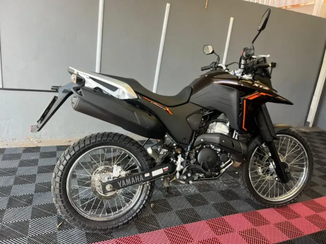 XTZ 250 LANDER CONNECTED