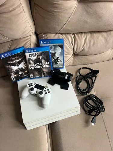 PS4 Pro 1TB + Controle + 3 Jogos + Base de Carregamento