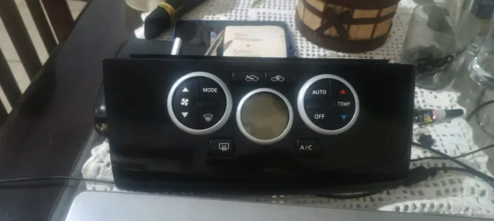 Painel digital ar condicionado Nissan Tiida 