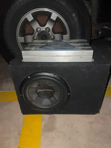 Subwoofer 12" Pionner com caixa estrutural + Módulo de Potência Roadstar RS-1000SL 1000W