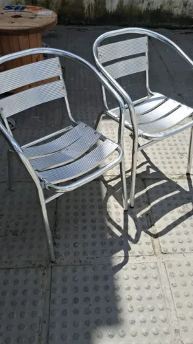 Cadeiras de alumínio