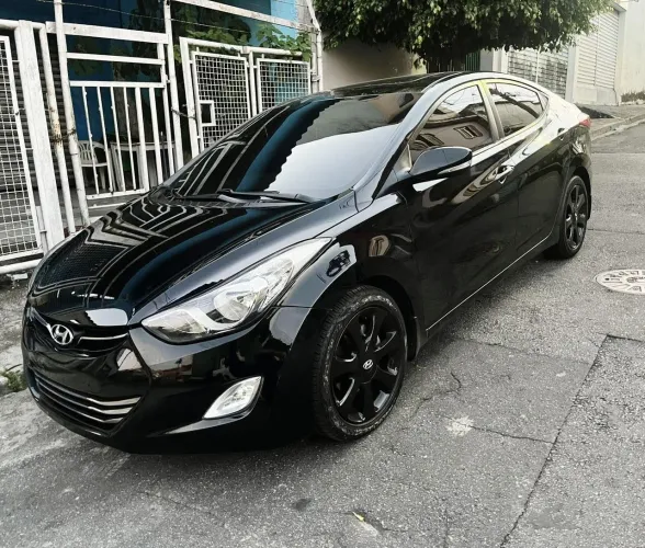 Hyundai Elantra GLS 1.8 16V Aut. 2013