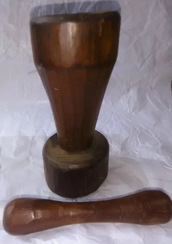 Antigo Pilão Quirombola único bloco madeira nativa escurecida com socador