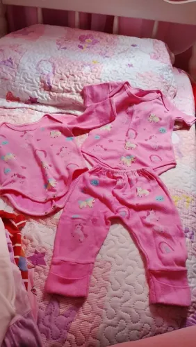 Lote de roupinhas menina RN ao 9 meses