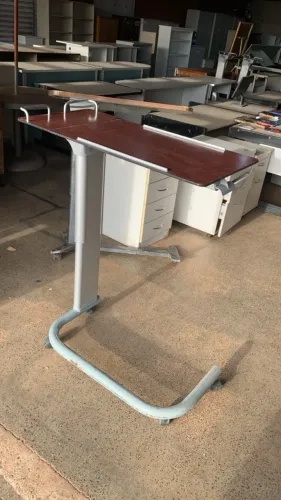 Mesa inclinável com rodinhas ajustável para leitura ou notebook