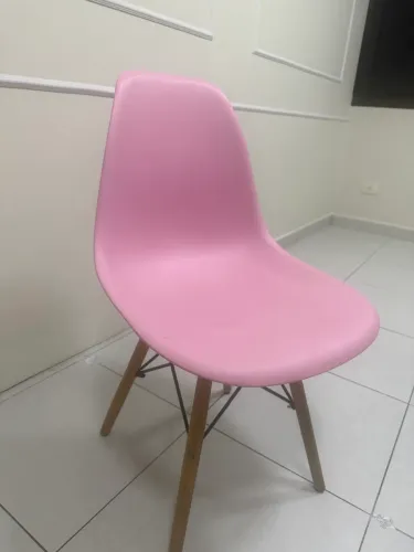 Cadeira Rosa Decorativa - Eames