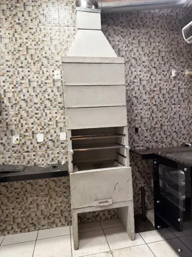 Churrasqueira Pré Moldada com Coifa Nunca Usada