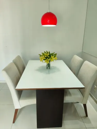 MESA DE JANTAR + 4 CADEIRAS