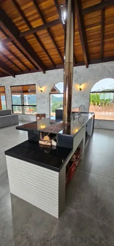 Casa de Campo Estilo Conial Moderna
