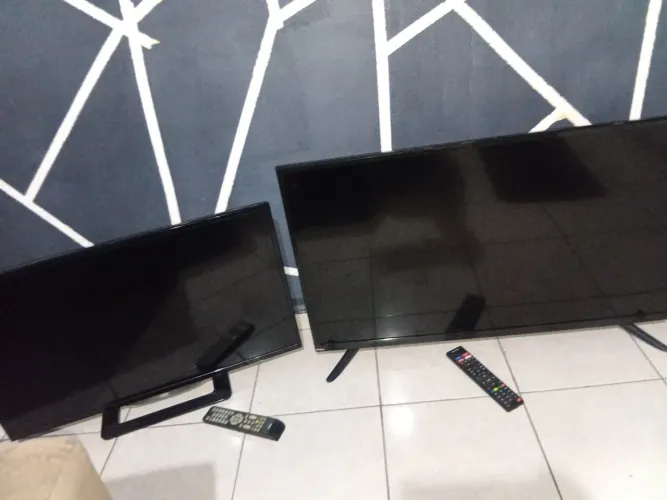 E tv uma Led philco 39 polegada e a outra aoc 32 polegada com defeitos 