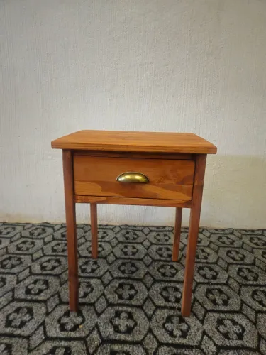 Criado mudo / Mesa de Cabeceira