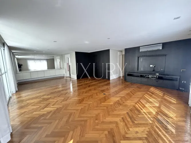 Apartamento com 224 m², 3 quartos sendo 3 suítes para alugar no bairro Pinheiros.