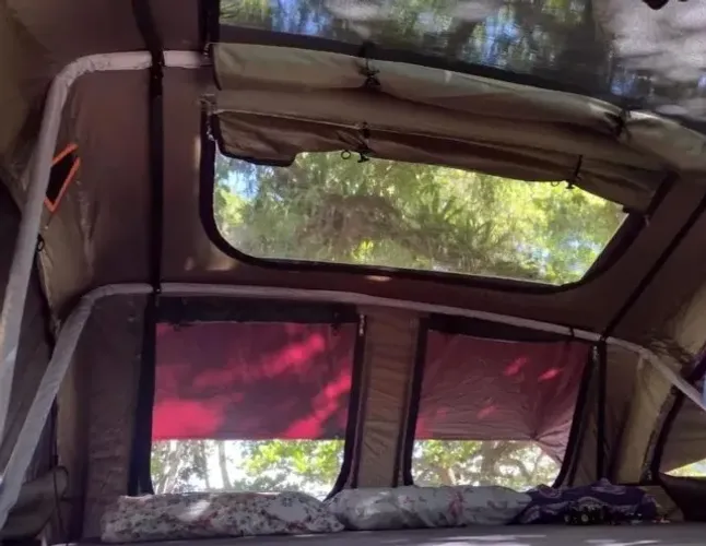 Barraca de teto marca Blue Camping modelon Expedition 2,0M (5 Pessoas) com Kit sala anexa.