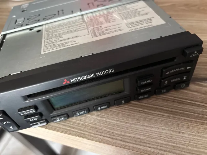 Rádio toca Cd Mitsubishi