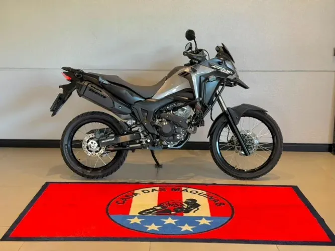 Honda Sahara 300 2025