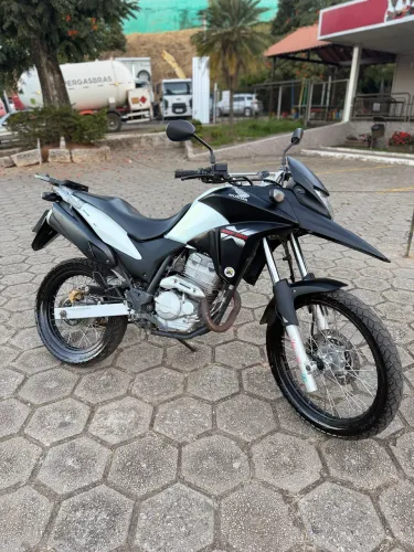 XRE 300 2015