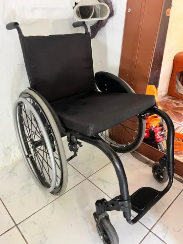 Cadeira de rodas monobloco