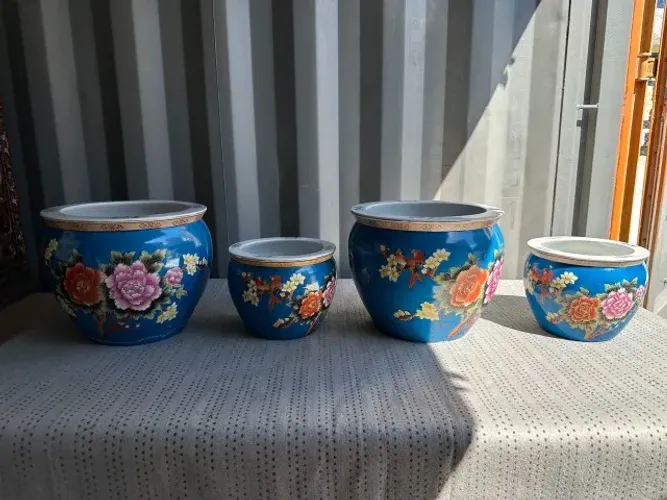 Conjunto de 4 vasos decorativos em porcelana chinesa pintado a mão.