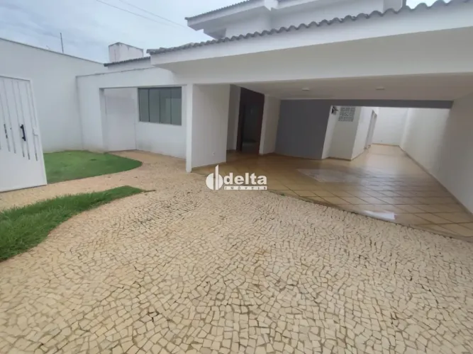 Casa residencial disponível para locação no bairro Jardim Karaíba em Uberlândia-MG