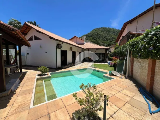 Casa em Cond. 4 qts 2 suites à venda, 300m² - Itacoatiara - Niterói/RJ.