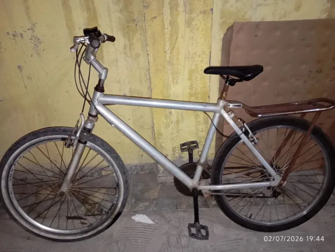 Bicicleta aro 26 21V quadro de alumínio, banco novo, freio Shimano de alumínio