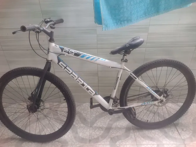 Vendo uma bicicleta aro 26 24 marchas 