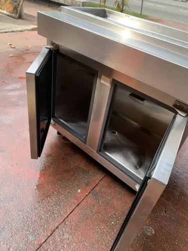 Balcão Refrigerador com pista fria ,, (sem motor )