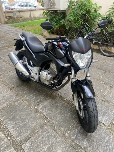 Vendo CB 300r 2011