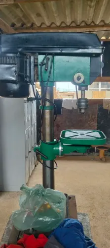 Furadeira de bancada 1CV