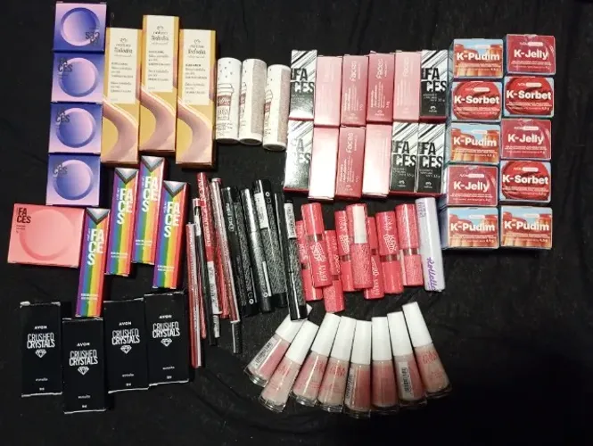 70 Itens de maquiagem e esmalte Avon e Natura - vendo lote ou partes (mínimo 35 itens)