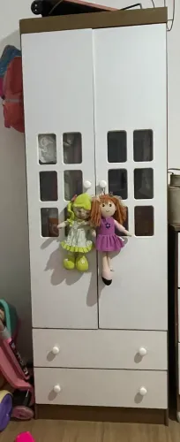 Vendo guarda roupa infantil 2 portas e 2 gavetas