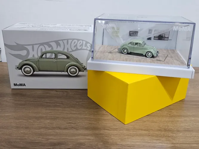 Hotwheels Volkswagen Beetle Type Sedan MoMA Escala 1/64