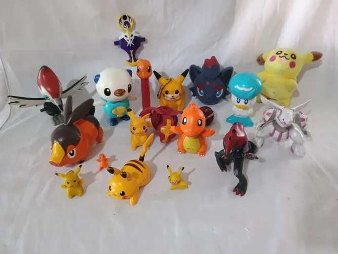 Lote de miniaturas dos personagens do POKÉMON