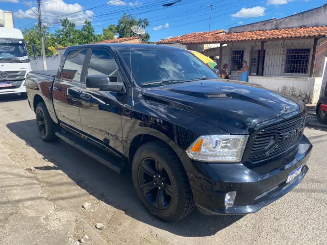 Ram Classic Laramie Night Edition 5.7 V8 16V Gasolina 4X4 Aut. 2022