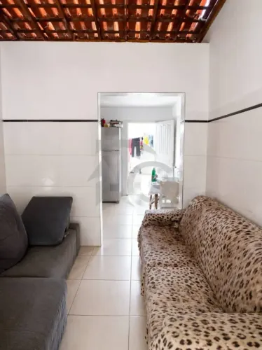 Imóvel no Santa Maria com 2 Quartos, Cozinha e Venda Somente à Vista