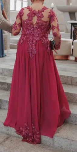 Vestido de festa bordado fúcsia