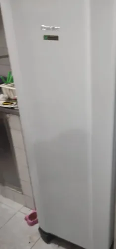 Vendo uma geladeira semi nova