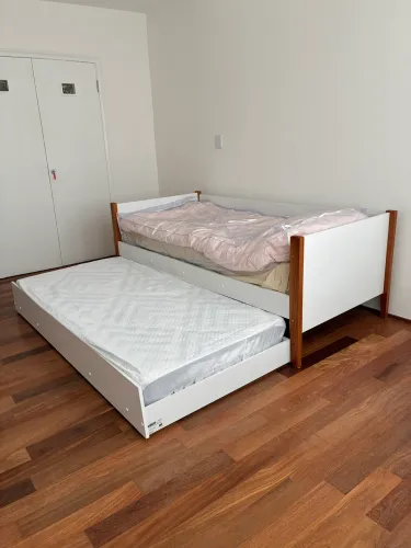 Cama individual negociável ótimo estado