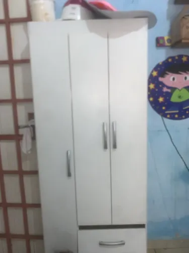 Guarda roupa infantil- 3 portas