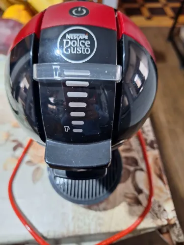 Cafeteira elétrica Dolce Gusto, pouco uso.
