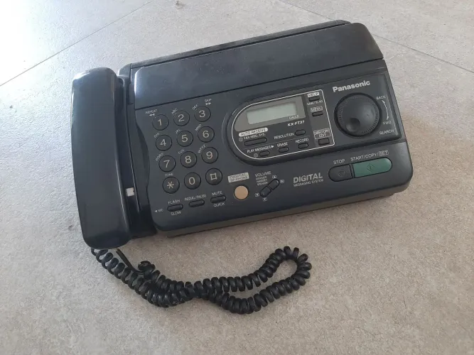 Panasonic KX-FT37 - Fax e Telefone com Secretária Eletrônica