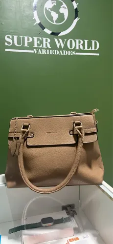 Bolsa grande e vem alça de lado 
