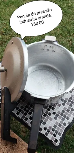 Panela de pressão grande