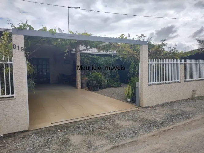 Casa para residência habitual e de veraneio, situada no Bairro Costeira, Balneário Barra d