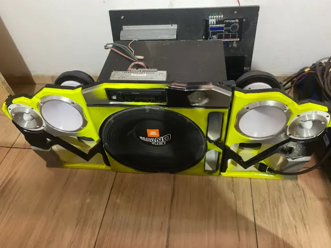 Vendo som automotivo