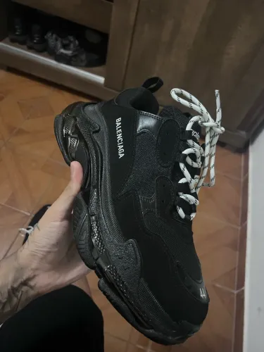 Balenciaga triple s preto