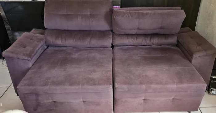 Vendo sofá reclinável e retrátil semi novo sem marcas