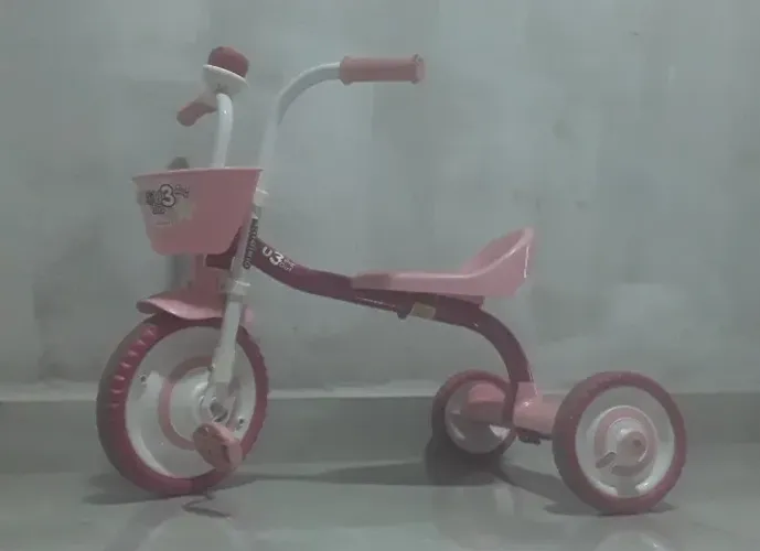Triciclo infantil ótimo estado 